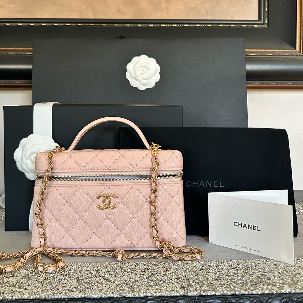 CHANEL (26P) Slim Vanity with Chain Caviar Leather fits   Large IPhone